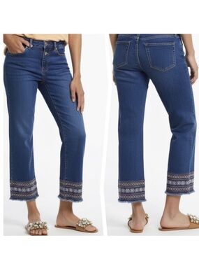 Embroidery Raw Hem Mid-Rise
Crop Jeans - Plus Size
